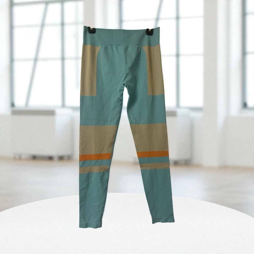 🍁🍂 COTOPAXI FALL SALE 🍁🍂Leggings-Debajo Retro Pattern. Size Small.